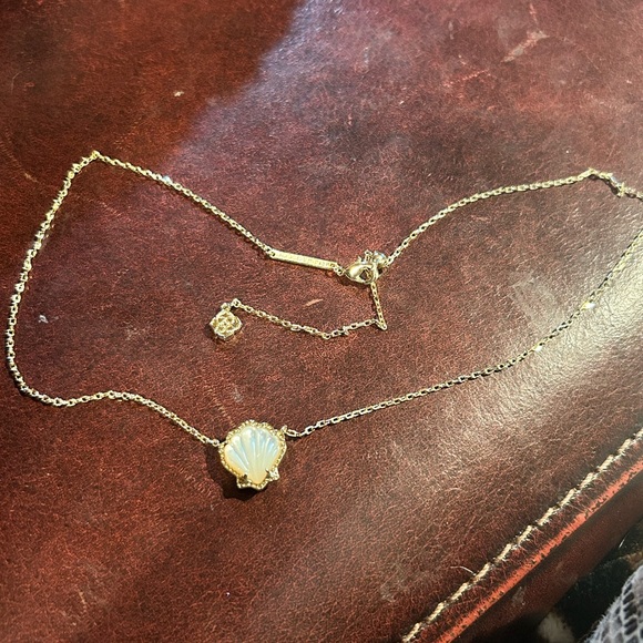 Kendra Scott Gold Shell Necklace with Mother-of-Pearl - Picture 2 of 2